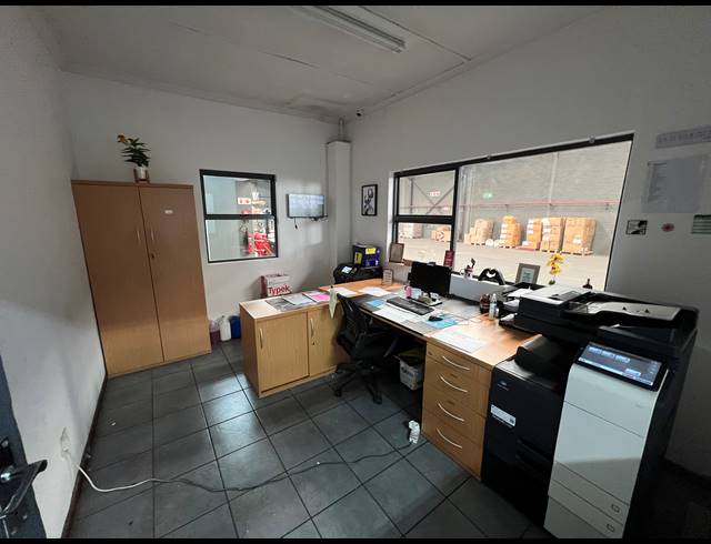 3,399M² WAREHOUSE FOR SALE IN BEACONVALE